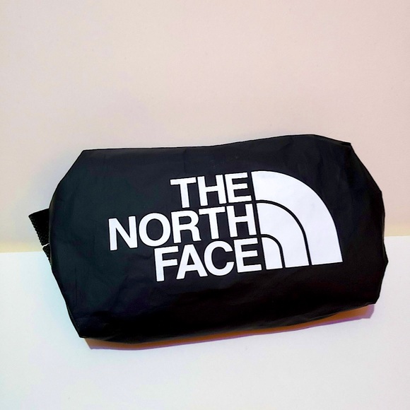 2 The North Face travel case - Picture 1 of 4